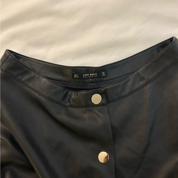 Zara A line faux leather skirt with button details - Picture 4 of 6